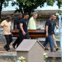 Enterrados os corpos dos quatro jovens mortos em BMW  - Ed Alves/CB/D.A Press