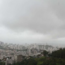 Belo Horizonte deve ter céu nublado e chuva com trovoadas nesta quarta-feira (10) - Edesio Ferreira/EM/D.A.Press