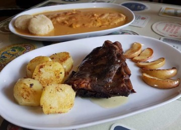 Pegue seu carro e vá almoçar no restaurante alemão Rasselbock  -  (crédito: Acervo pessoal)