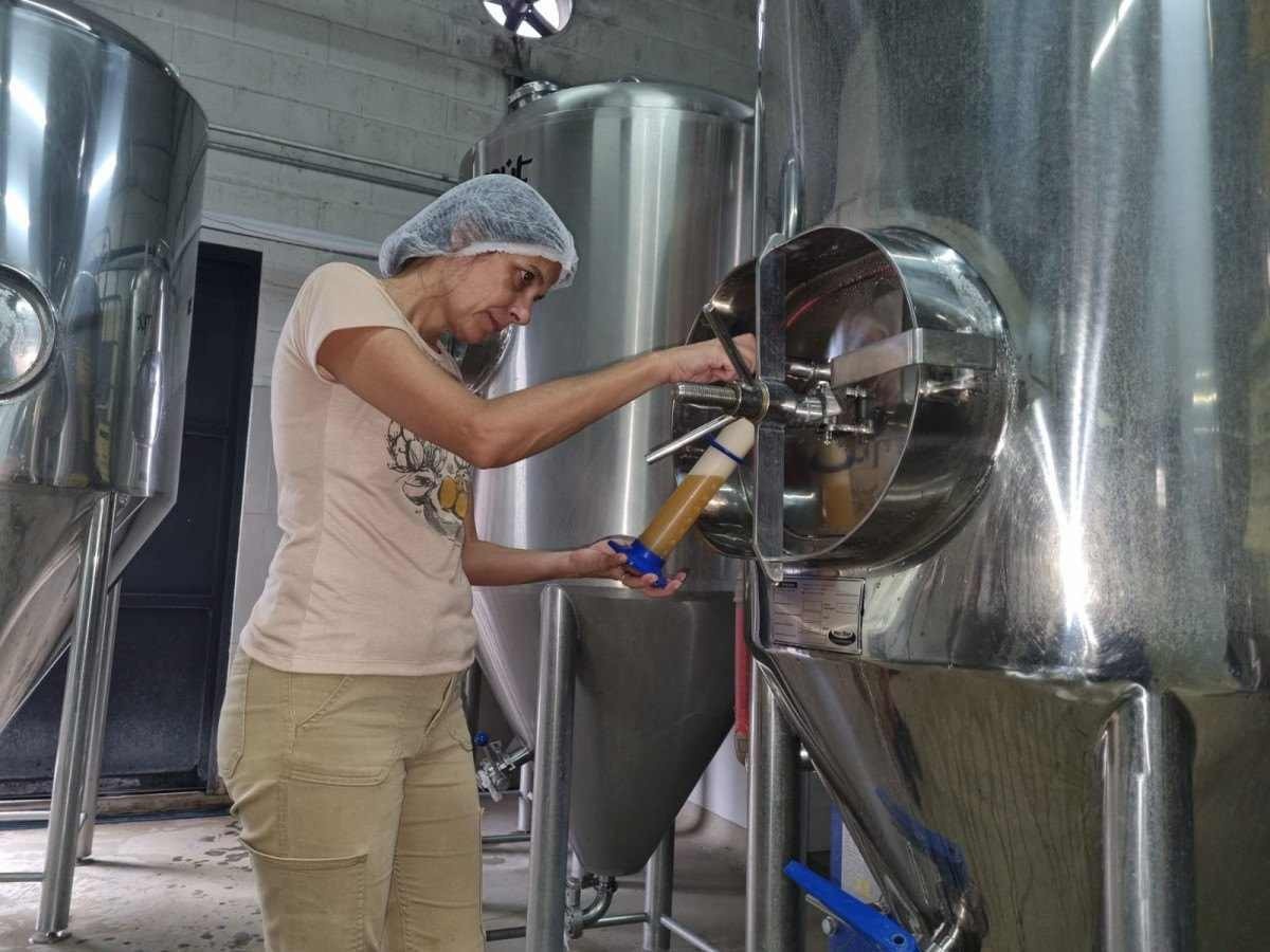 Minas jÃ¡ tem 222 cervejarias. Na foto: unidade fabricante de cerveja artesanal em Montes Claros