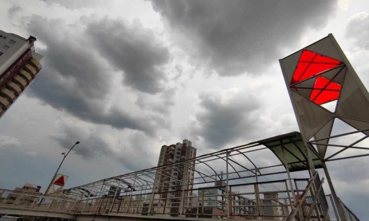 Chuva acontece em pontos isolados de BH -  (crédito: Jair Amaral/ EM/ D.A Press)