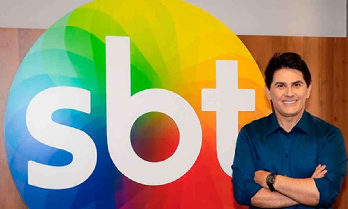 Jornalista Cesar Filho comemorou nas redes sociais seu retorno ao SBT, onde também já atuou como ator
 -  (crédito: Lourival Ribeiro/SBT)