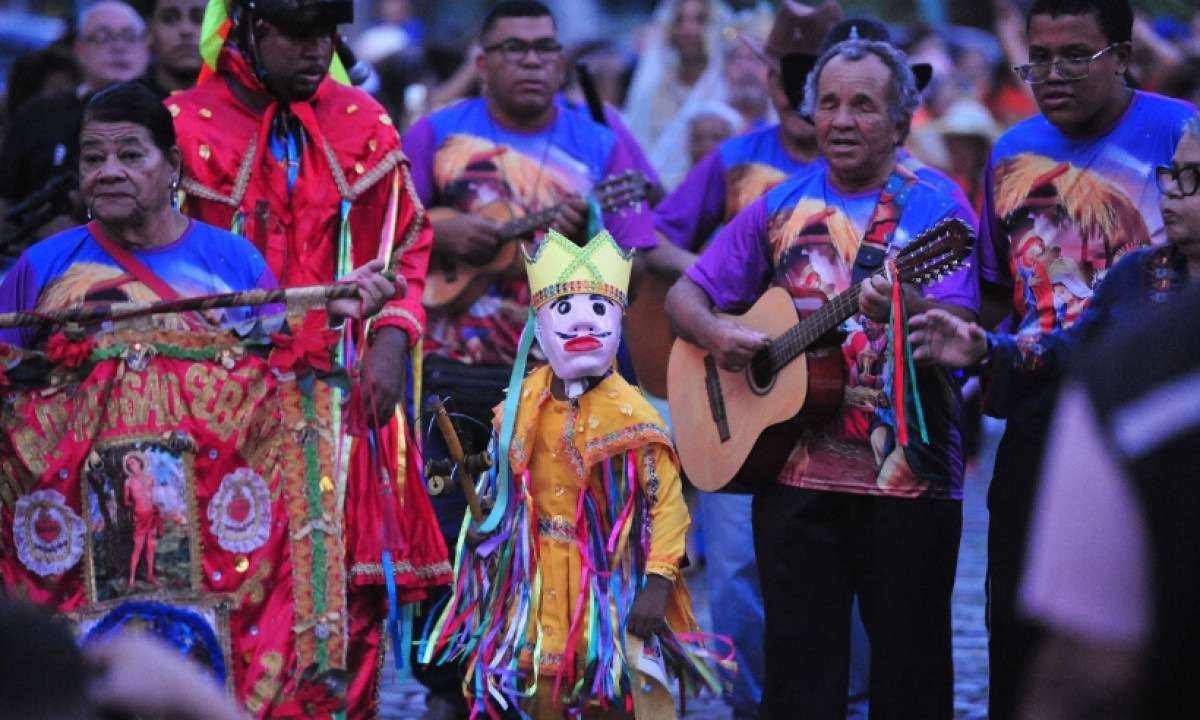 Praça da Liberdade recebe Folia de Reis com entusiasmo e muita música