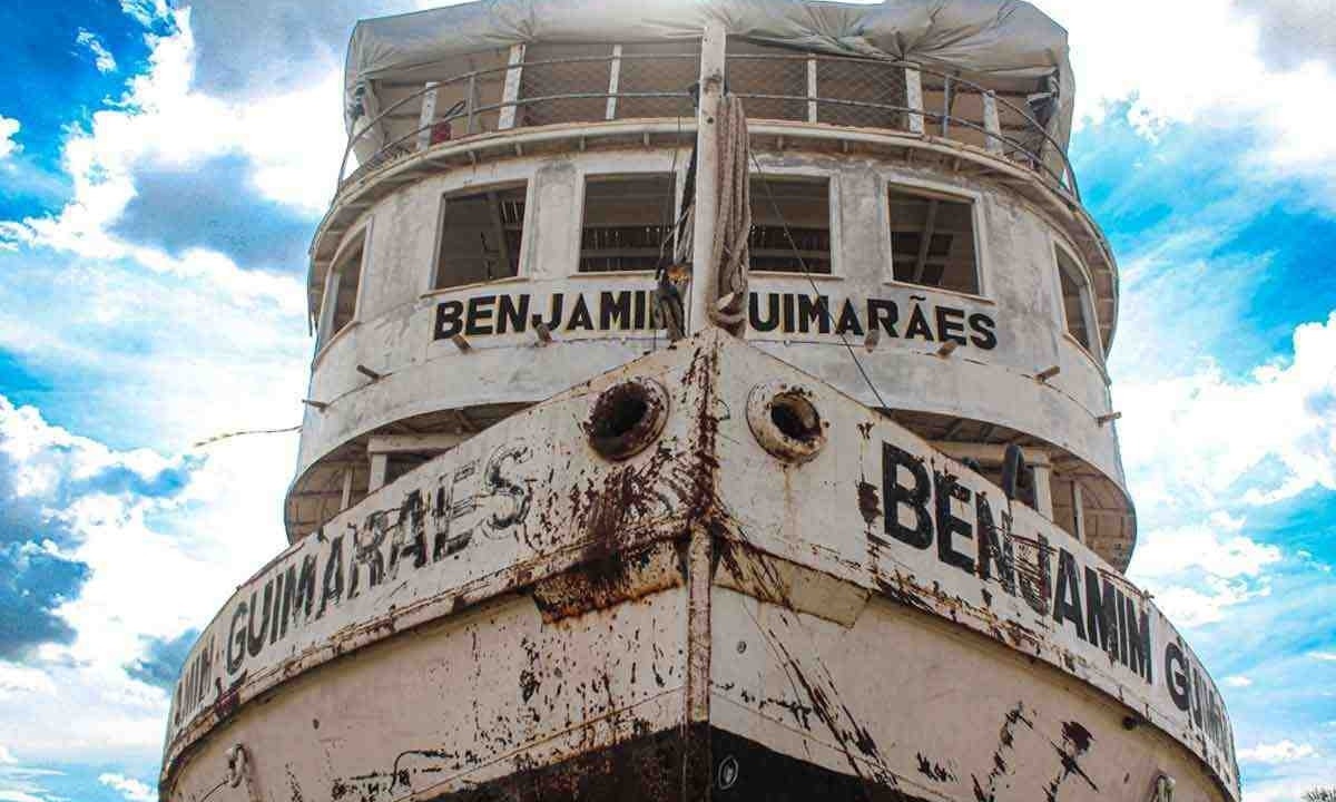 A embarcação histórica em 2021, quando a reforma parecia que ia sair do papel, já exibia marcas de anos de abandono, além de danos estruturais

 -  (crédito: Ivan Rodrigues/Divulgação - 10/2/2021)