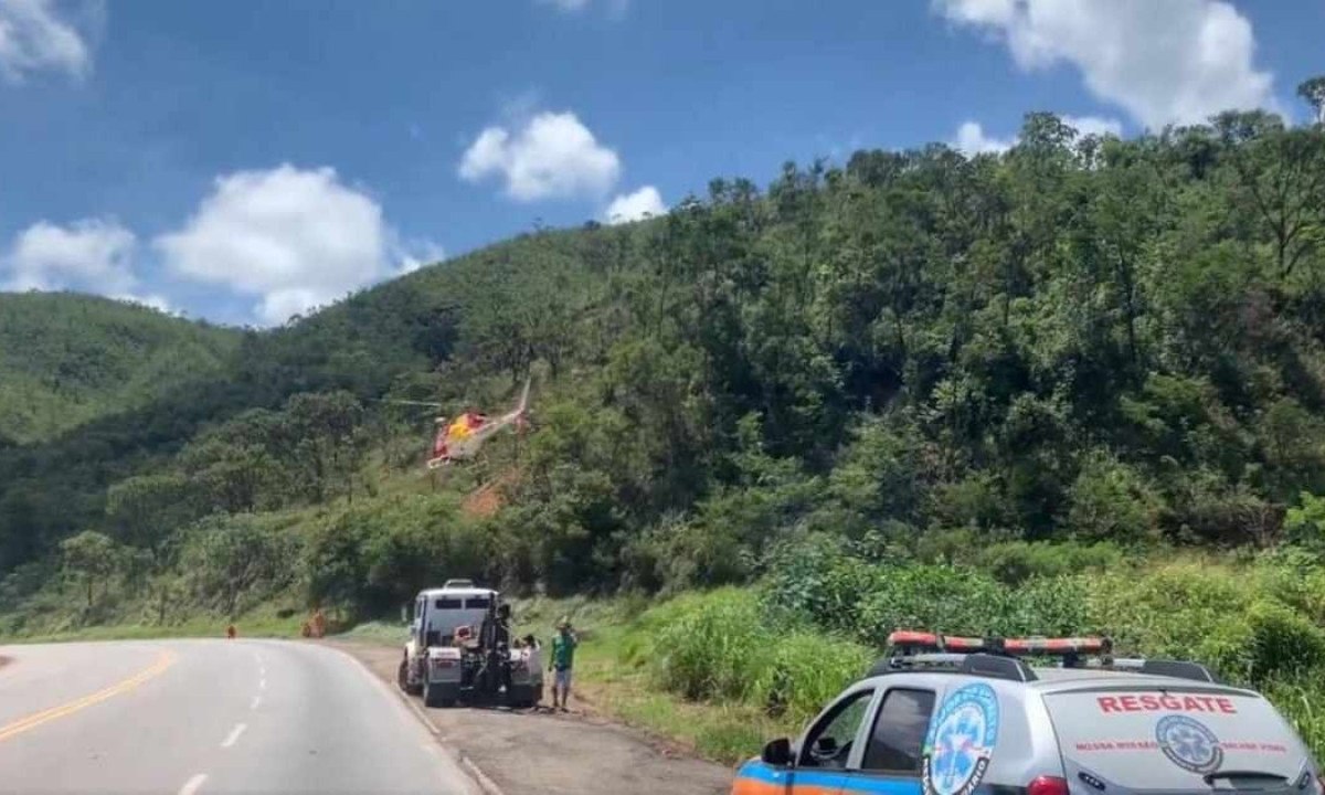 Helicóptero Arcanjo do Corpo de Bombeiros auxiliou no resgate -  (crédito: Reprodução)