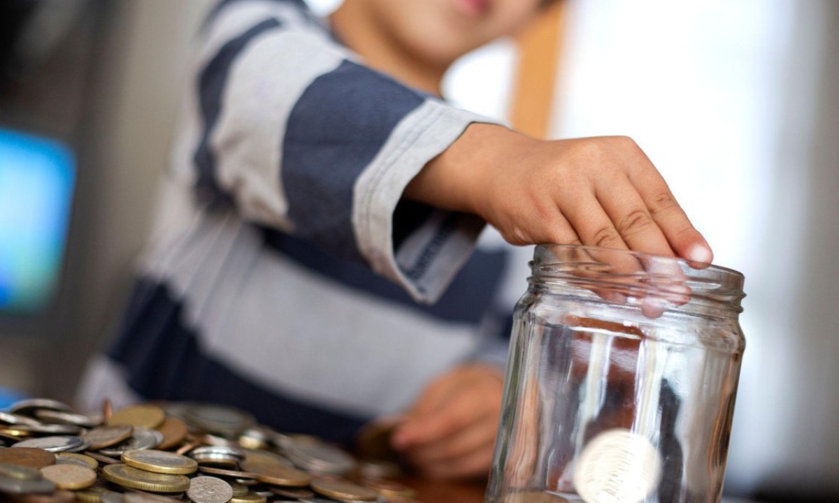 Hábitos de poupança podem ser estimulados durante a infância  -  (crédito: Getty Images)