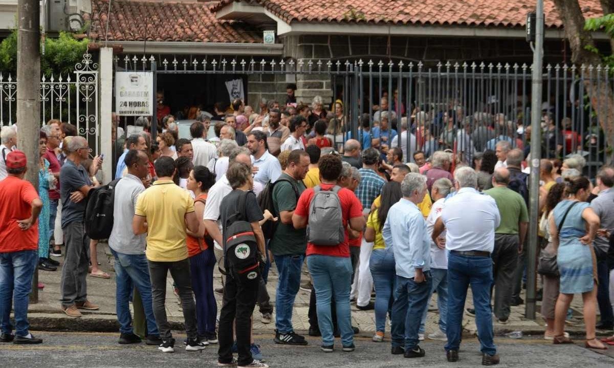 Ato em Belo Horizonte que rememora ataques de 8 de Janeiro na Praça dos Três Poderes não comportou a quantidade de participantes -  (crédito: Túlio Santos/EM/D.A.Press)