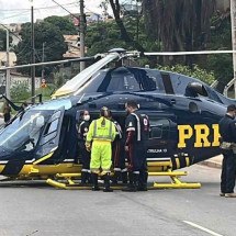 Veja momento em que helicóptero da PRF faz pouso forçado - Wellington Barbosa/EM/D.A. Press