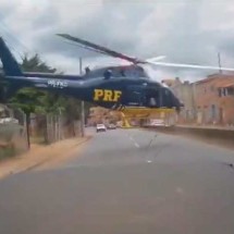 Vídeo: helicóptero da PRF quase atinge veículos na av. Tereza Cristina - Reprodução: redes sociais