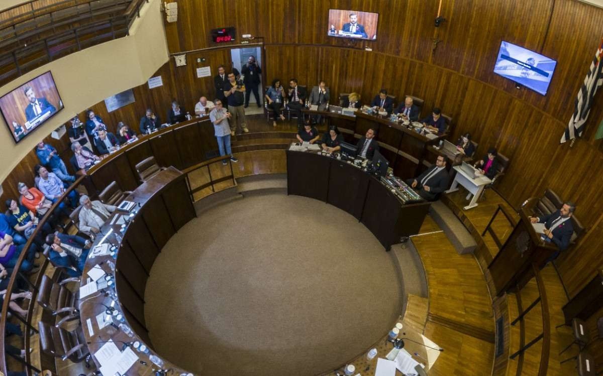 Vereadores não podem retirar assinaturas de CPI que mira padre Júlio, diz Câmara de SP