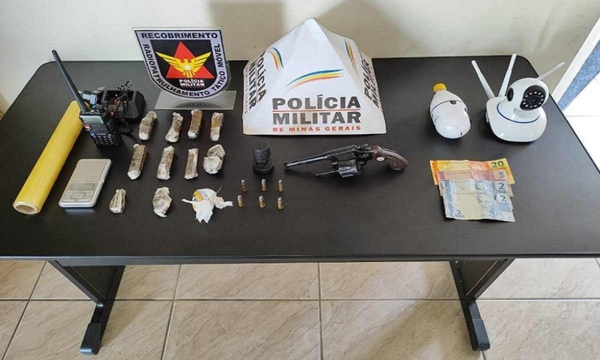 Material apreendido na casa da traficante -  (crédito: PMMG)