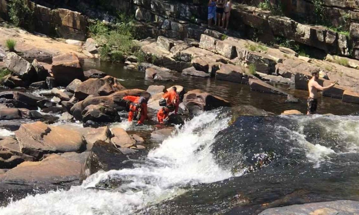 'Quando um temporal acontece na cabeceira de um rio, o volume de água pode subir vários metros em poucos segundos', alerta militar do Corpo de Bombeiros -  (crédito: Corpo de Bombeiros/Reprodução)