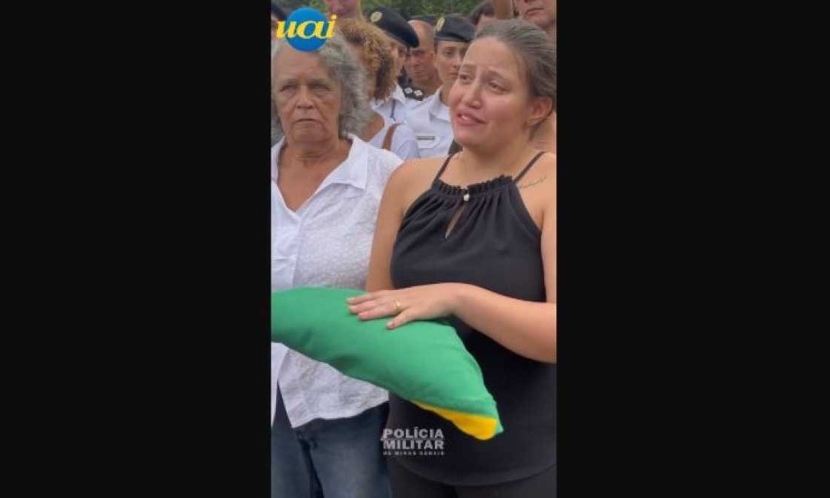 Viúva do sargento Roger no enterro do corpo do marido -  (crédito: Reprodução/Dailymotion)