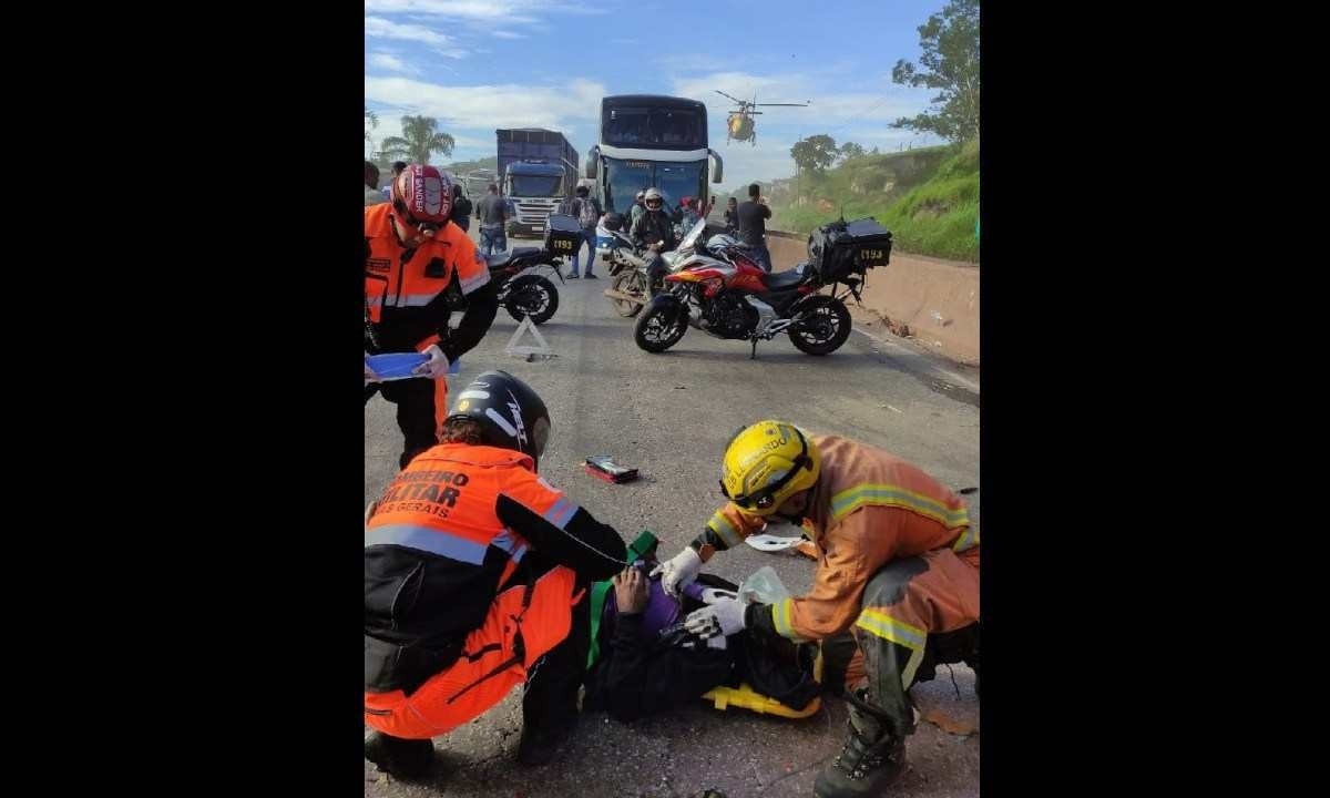 Militares chegaram rapidamente para socorrer a vítima -  (crédito: Corpo de Bombeiros/Divulgação)