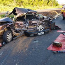 Duas pessoas morrem em batida entre Monza e ônibus em Montes Claros (MG) - PRF/Divulgação