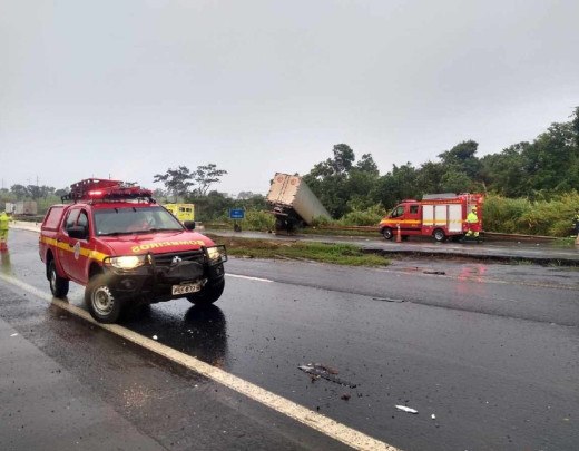 Acidente Entre Carreta Moto E Carro Deixa Dois Homens Mortos Na Br 050