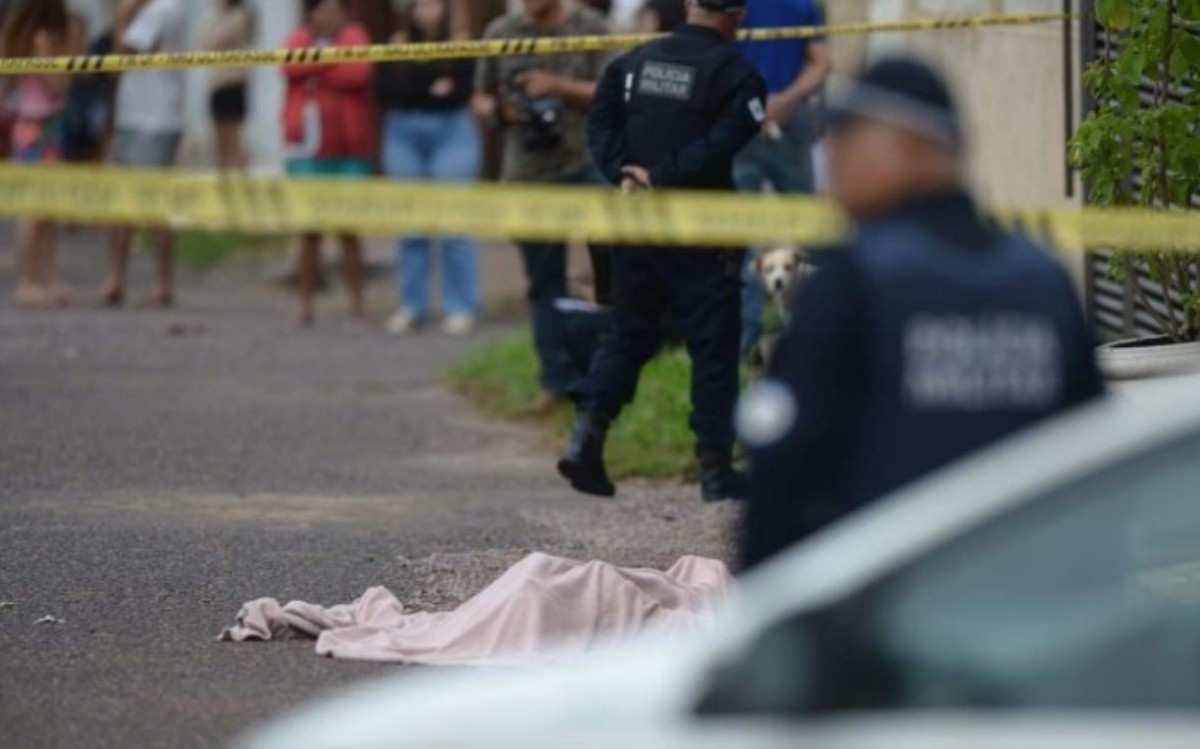 CAC mata esposa com 16 tiros na frente do filho de 5 anos