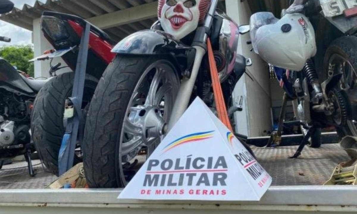 Operação em João Pinheiro apreendeu sete motocicletas em apenas cinco dias -  (crédito: PMMG)