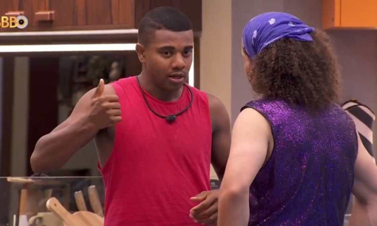BBB24: Maycon e Davi conversaram na cozinha durante a festa -  (crédito: Reprodução/Globo)