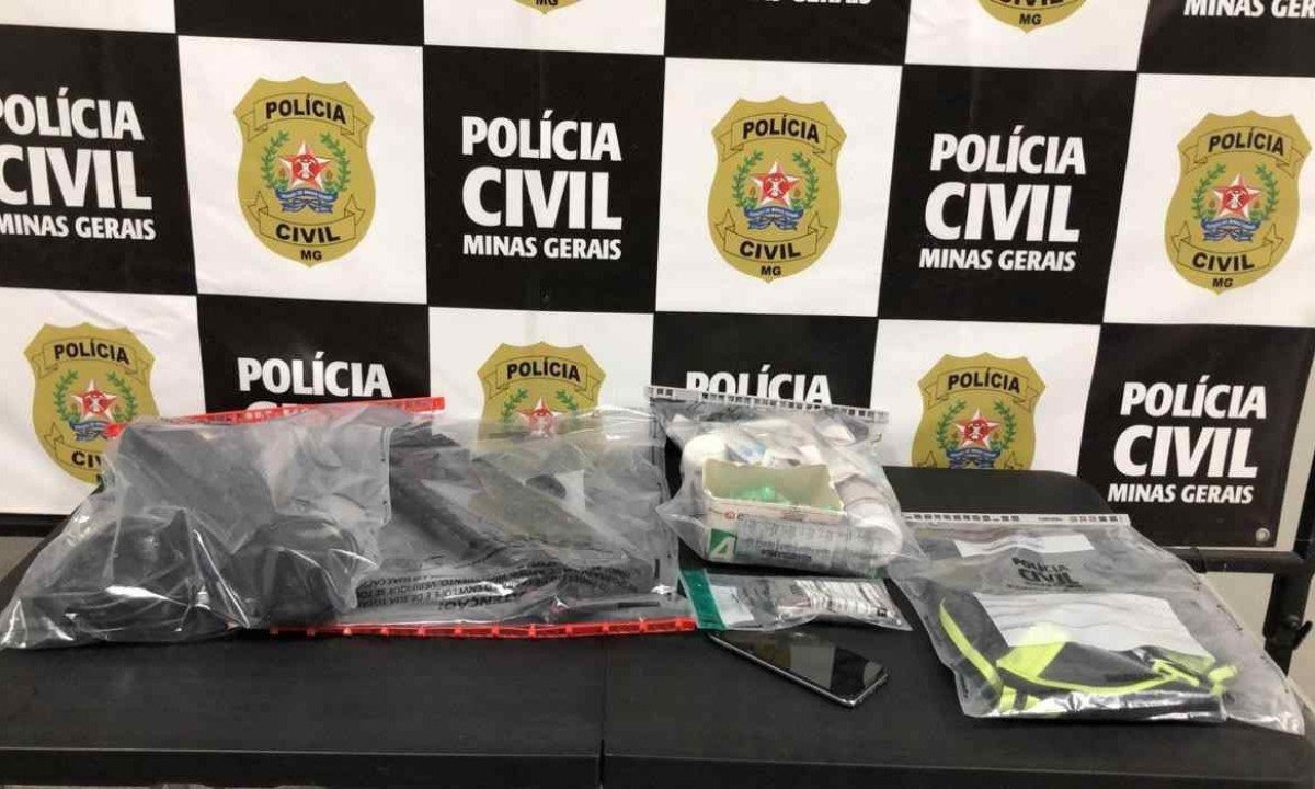 Material que foi apreendido na casa do rapaz -  (crédito: Divulgação / PCMG)