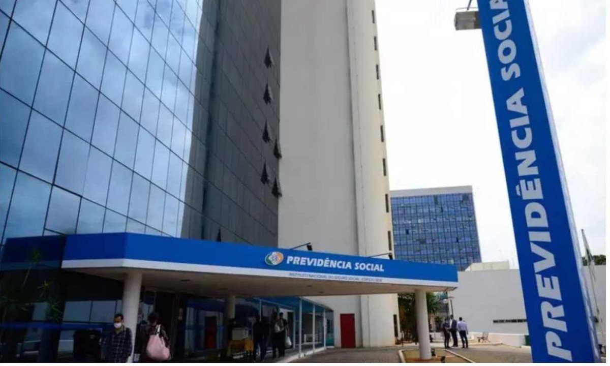No ano passado, o governo federal reajustou em 10,92% a faixa de isenção do Imposto de Renda, que subiu de R$ 1.903,98 para R$ 2.112 -  (crédito: Marcello Casal Jr/Agência Brasil)
