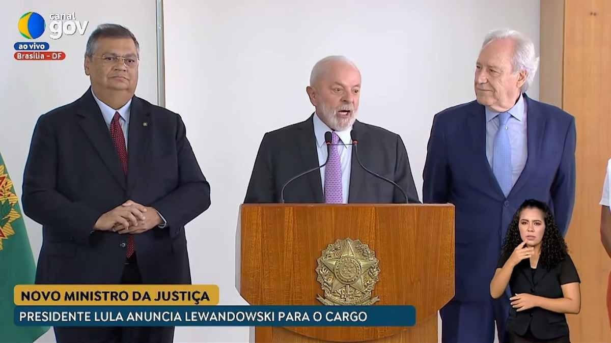 Lula anuncia Lewandowski como Ministro da Justiça