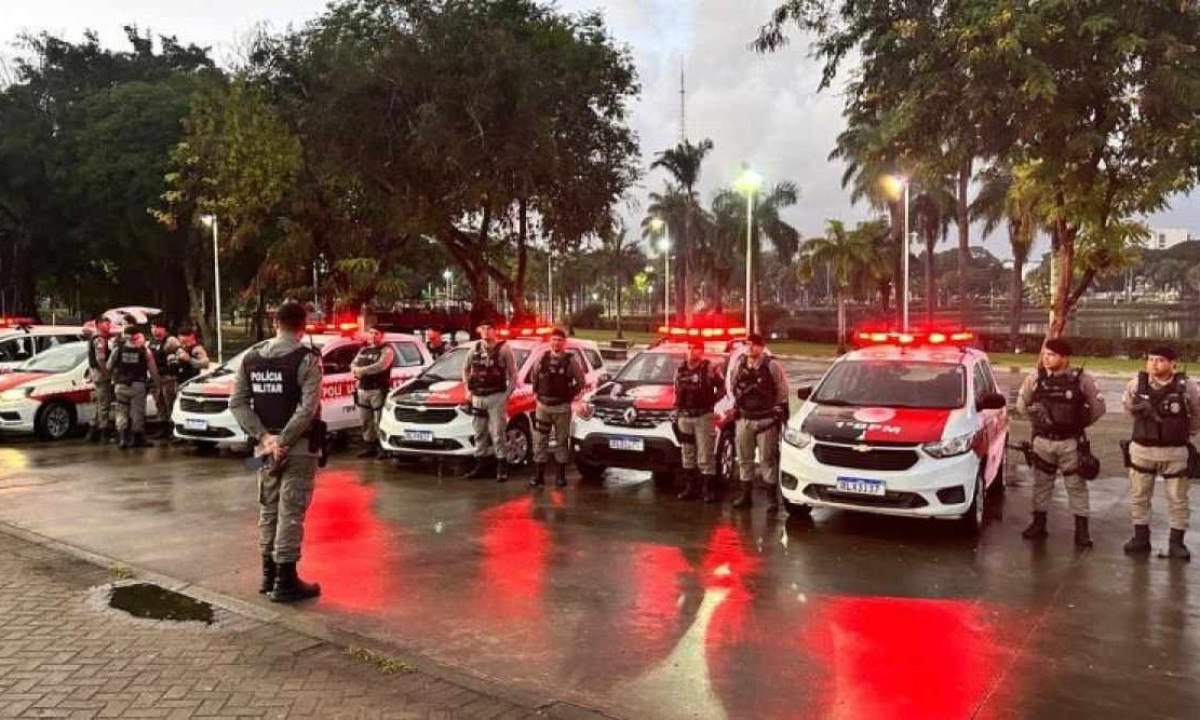 Homem armado invade shopping em João Pessoa -  (crédito: Reprodução/PMPB)