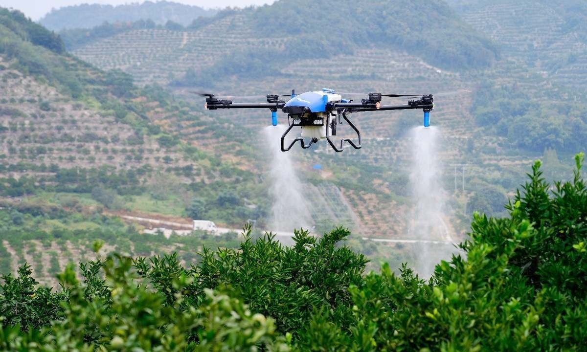 Drone usado para uso pulverização de defensivo agrícola -  (crédito: Divulgação/Folhapress)