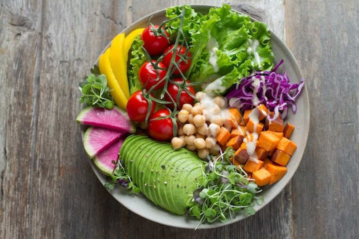 Nutricionista detalha o que comer para melhorar a saúde mental