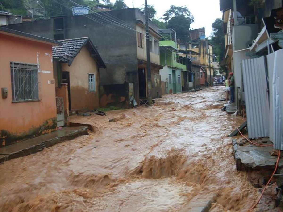 Alertas mais graves de chuva sobre 70% de Minas Gerais e Grande BH