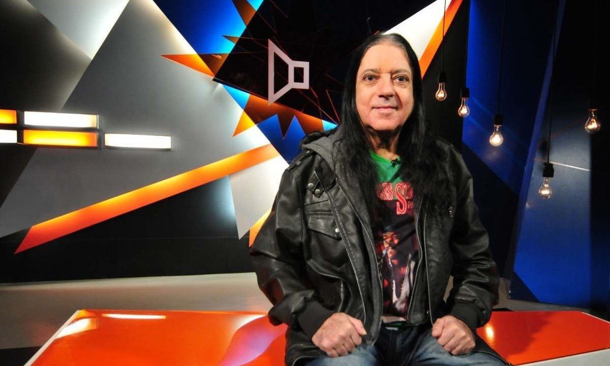 Adriano Falabella no est&uacute;dio do &quot;Alto-falante&quot; quando o programa completou 25 anos, em 2022 -  (crédito: Ramon Lisboa/EM/D.A Press/26/9/22)