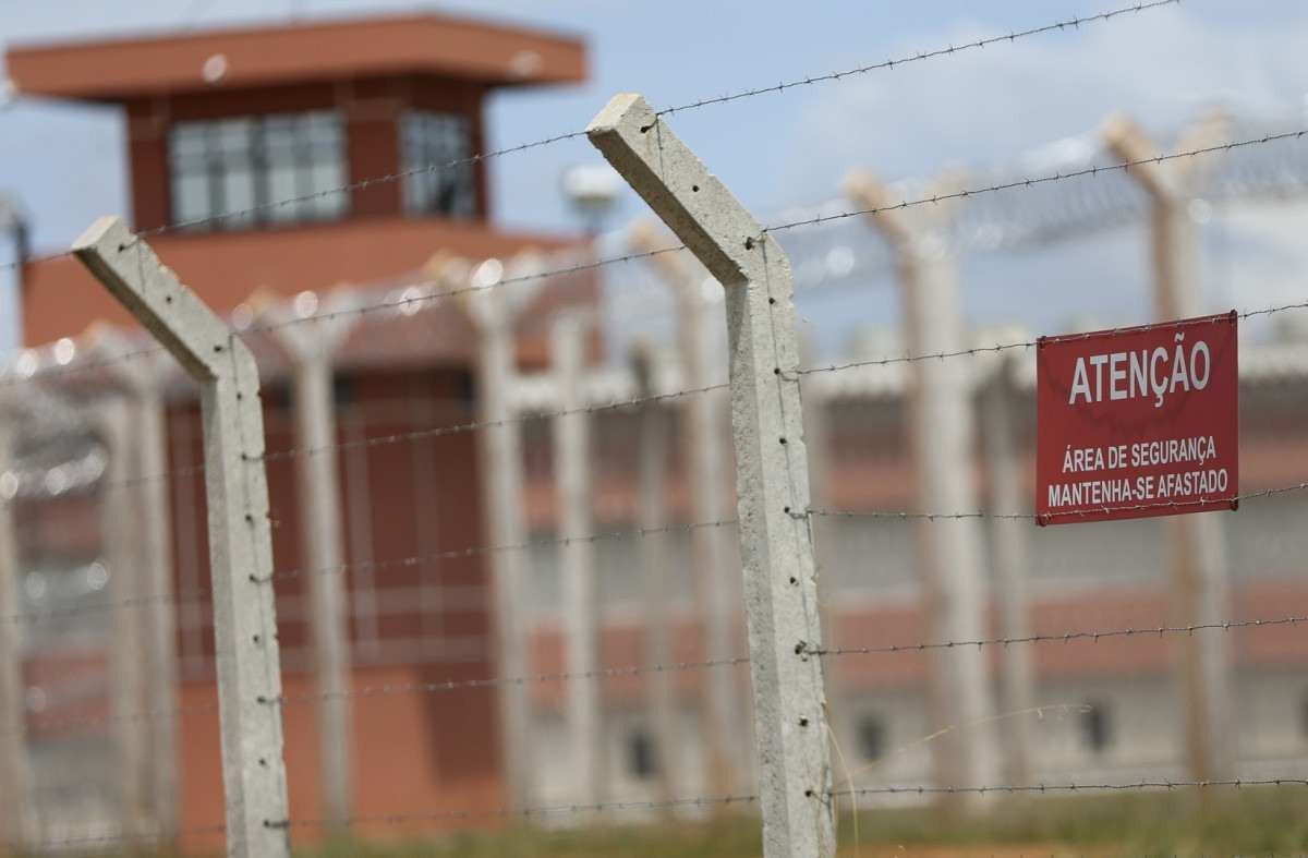 No Brasil, quase 650 mil pessoas estão atualmente presas em celas físicas