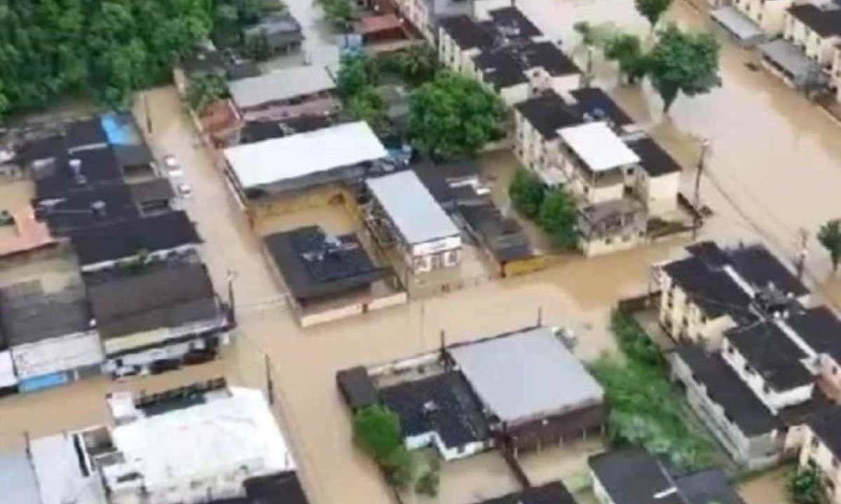 Belford Roxo, na Baixada Fluminense, alagado  -  (crédito: Redes sociais/Reprodução)