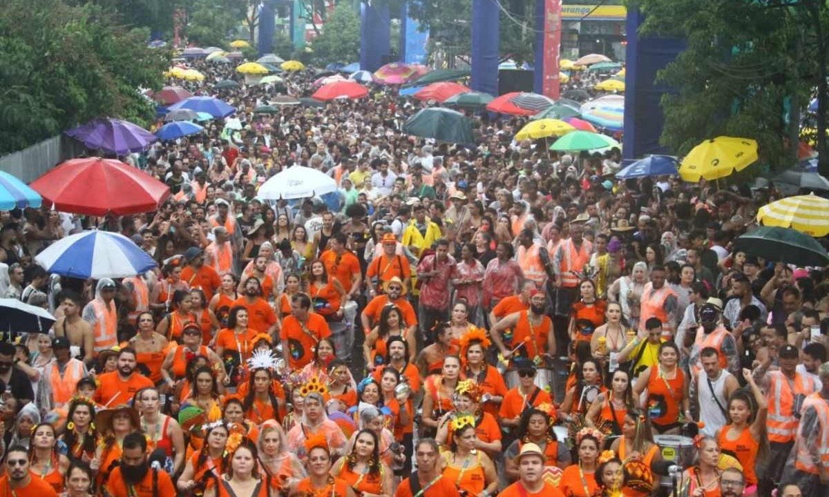 Ensaio do Carnaval de BH lotou a Avenida dos Andradas, apesar da chuva -  (crédito: Marcos Vieira/EM/DA Press)