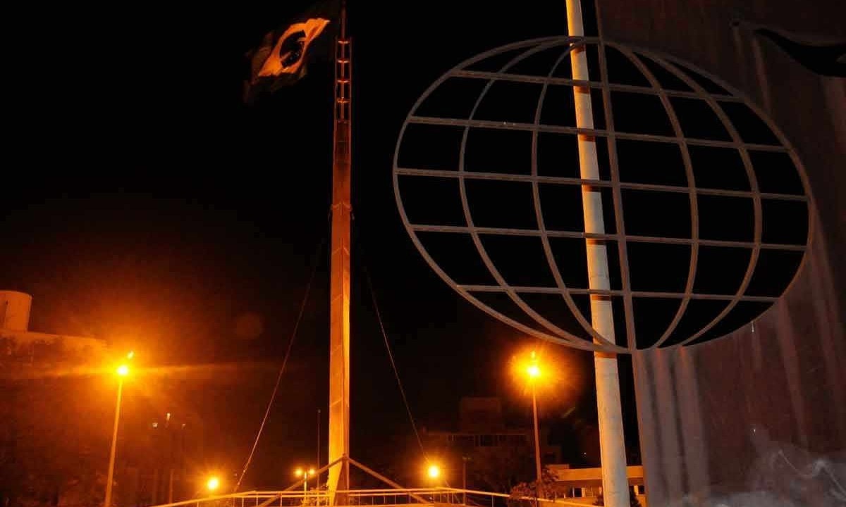 Vista noturna da Praça da Bandeira -  (crédito: Marcos Vieira/EM/D.A Press – 2/9/16)