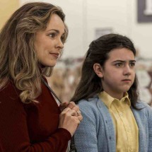 Menina conversa com Deus no filme "Crescendo juntas" - Dana Hawley/Lionsgate/divulgação
