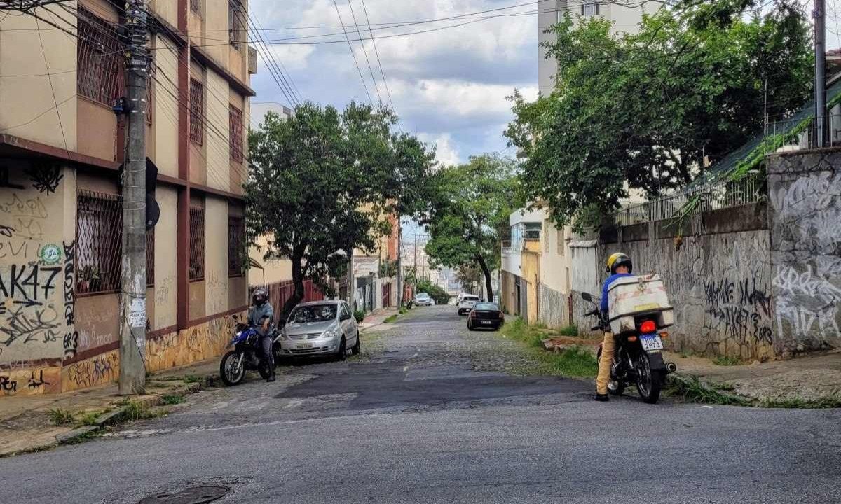 Esquina da rua Armindo Chaves com a rua Catete, no bairro Barroca  -  (crédito: Laura Scardua)