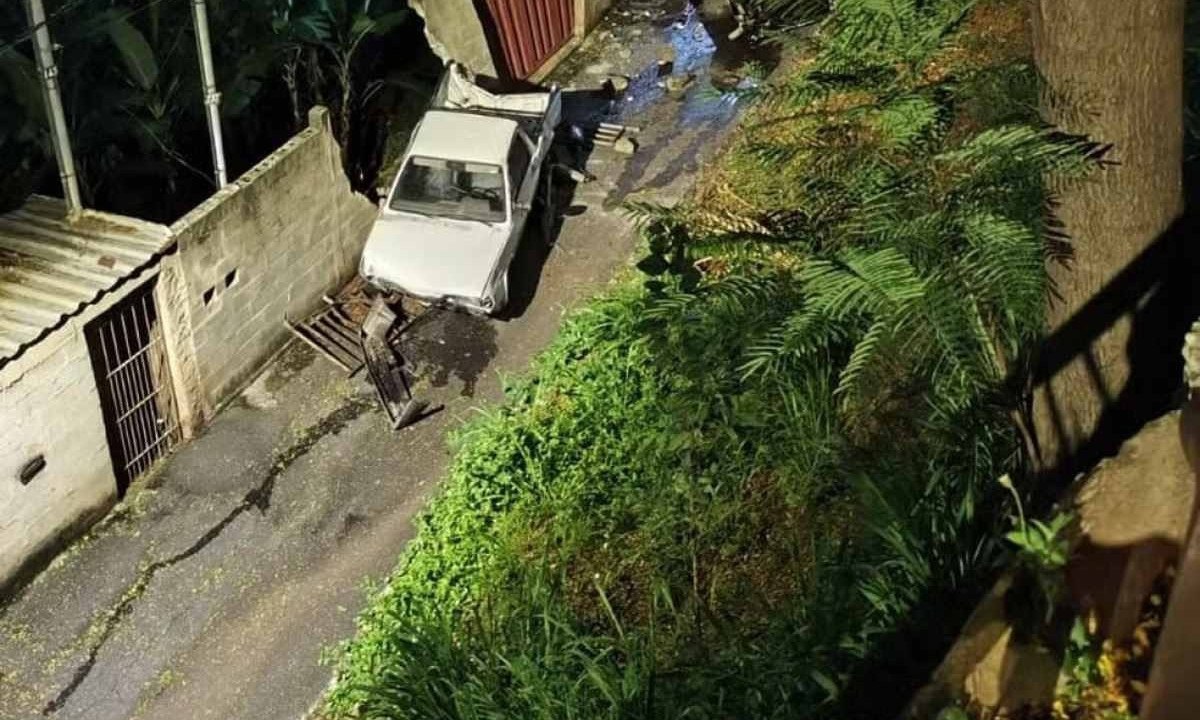 Acidente aconteceu durante a madrugada desta segunda-feira (15) Acidente aconteceu durante a madrugada desta segunda-feira (15)