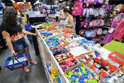 Pre&ccedil;o o mesmo produto da lista de material escolar pode variar 265%
       -  (crédito: Juarez Rodrigues/EM/D.A Press)