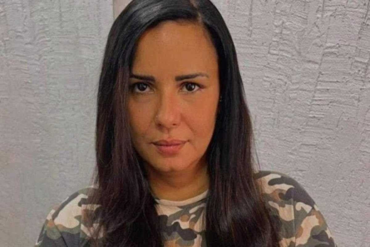 Mulher é encontrada morta dentro de casa; suspeito está foragido