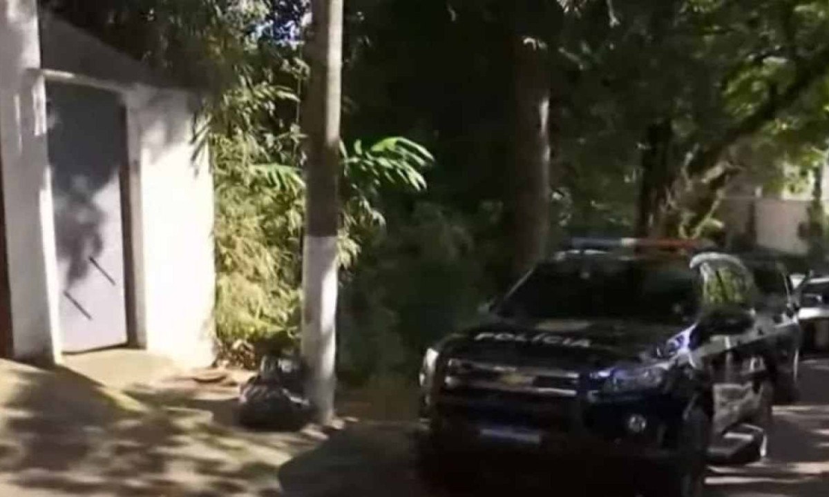 Fachada da casa assaltada no Morumbi nesta terça-feira -  (crédito: Reprodução/Band)