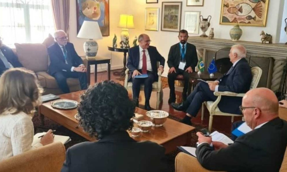 Vice-presidente Geraldo Alckmin se encontrou com representantes da União Europeia durante evento de posse do novo presidente da Guatemala, Bernardo Arévalos -  (crédito: Reprodução/Redes Sociais)