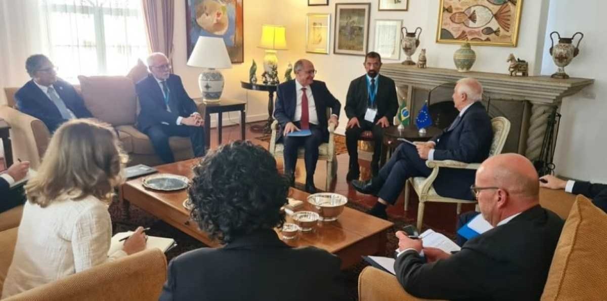 Vice-presidente Geraldo Alckmin se encontrou com representantes da União Europeia durante evento de posse do novo presidente da Guatemala, Bernardo Arévalos -  (crédito: Reprodução/Redes Sociais)