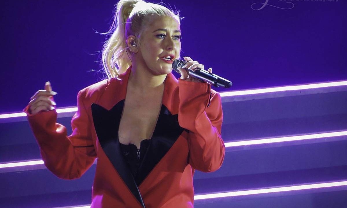 A cantora norte-americana Christina Aguilera, de 43 anos,  apareceu 18 quilos mais magra  durante uma apresentação recente em Las Vegas e surpreendeu os fãs -  (crédito: jenniferlinneaphotography/flickr/Licenças Creative Commons)