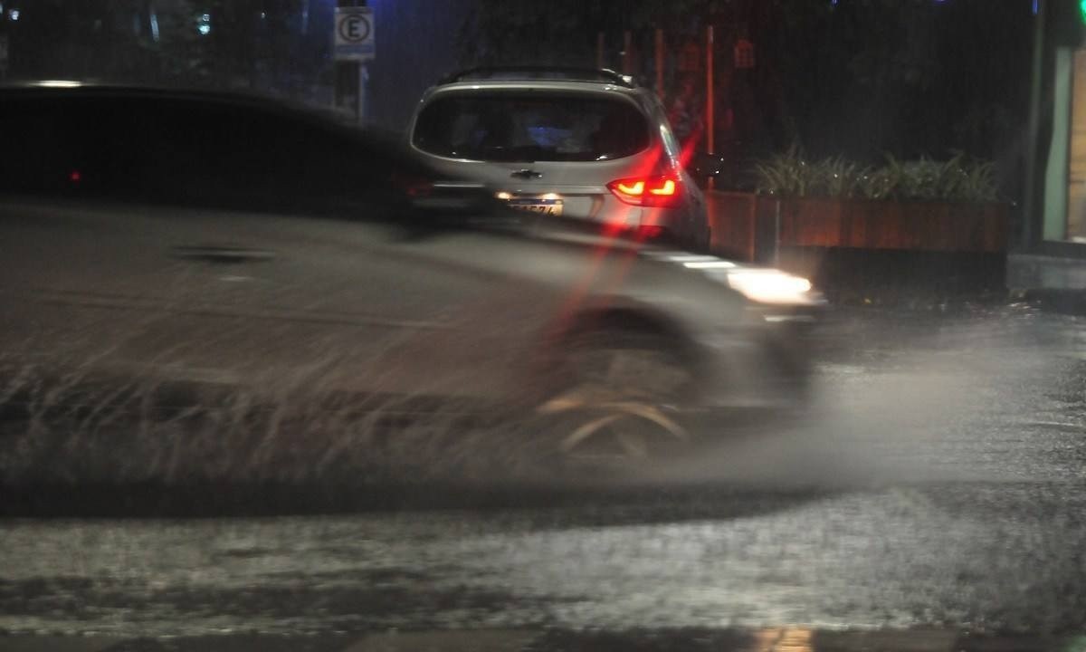 Previsão de tempestades elevou órgãos de defesa civil ao alerta máximo em BH -  (crédito:  Marcos Vieira /EM/DA)