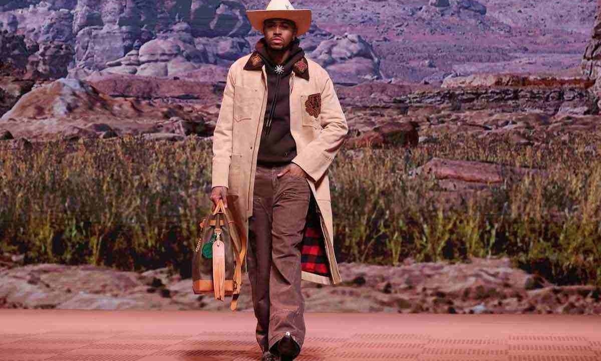 Cenário do desfile lembrou paisagens de filmes de caubói
 -  (crédito: Alain Jocard/AFP)