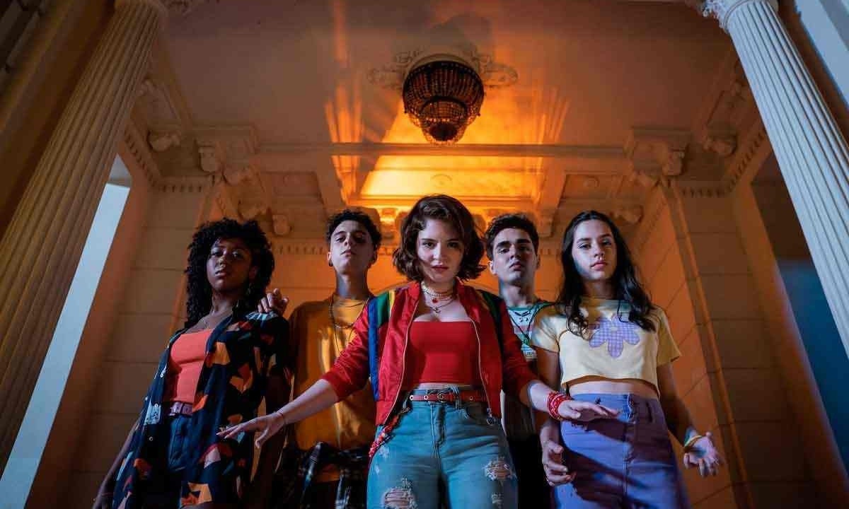 A nova turma: Milena (Carol Roberto),  Cascão (Theo Salomão), Mônica (Sophia Valverde), Cebola (Xande Valois) e magali (Bianca Paiva) -  (crédito: Laura Campanella/divulgação)