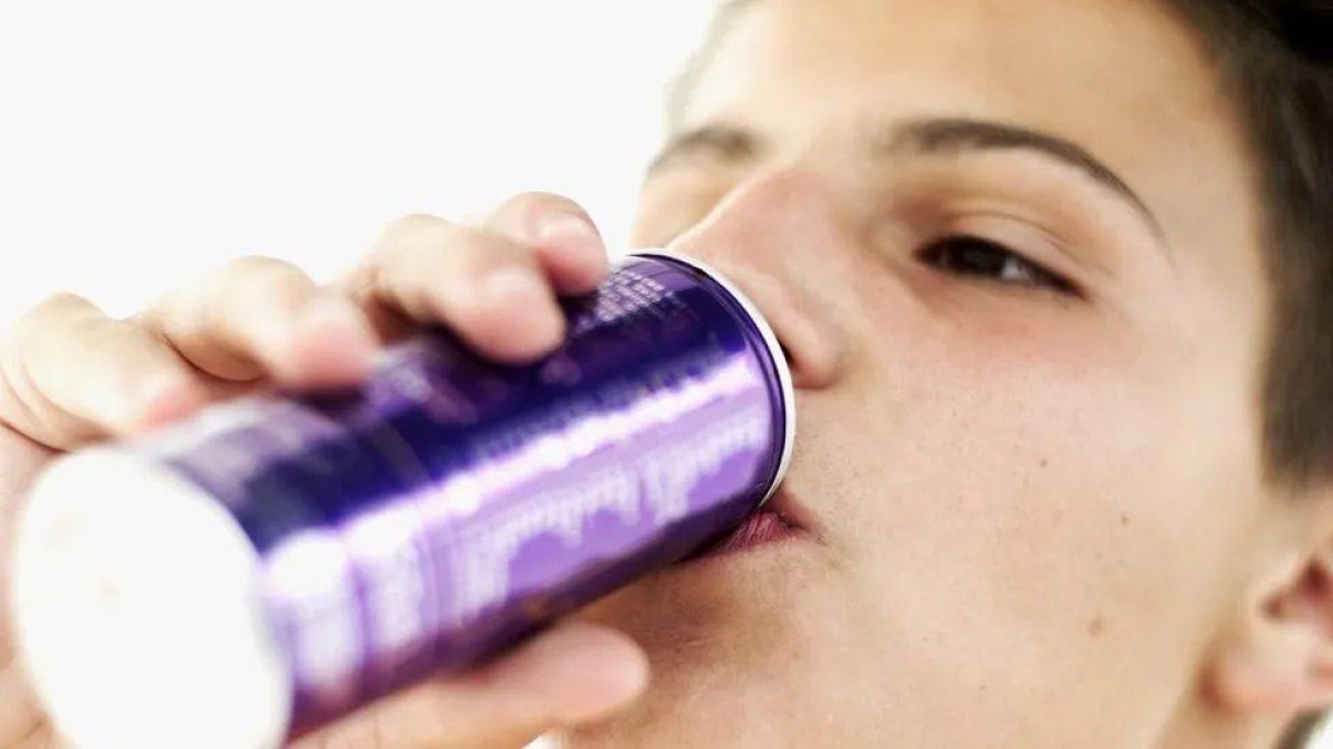 Ansiedade e pensamentos suicidas: os riscos de bebidas energéticas para crianças e adolescentes