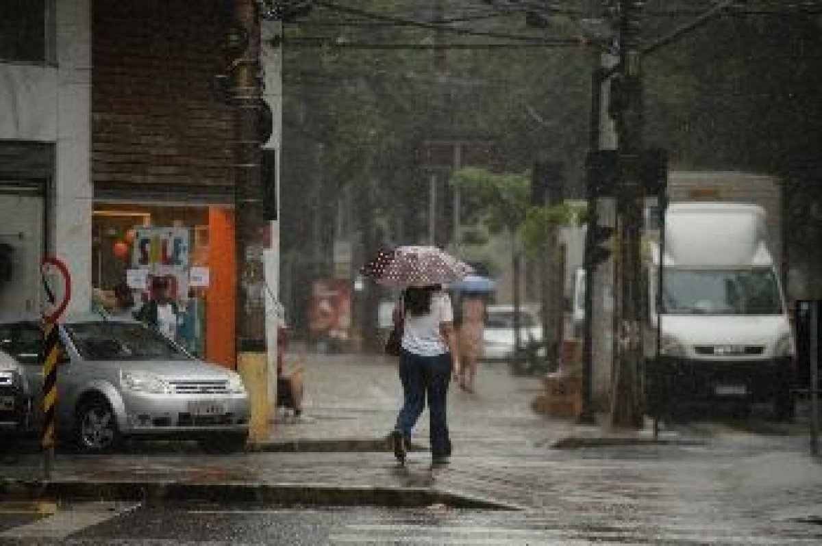 BH: Defesa Civil emite alerta para possibilidade de pancadas de chuva  