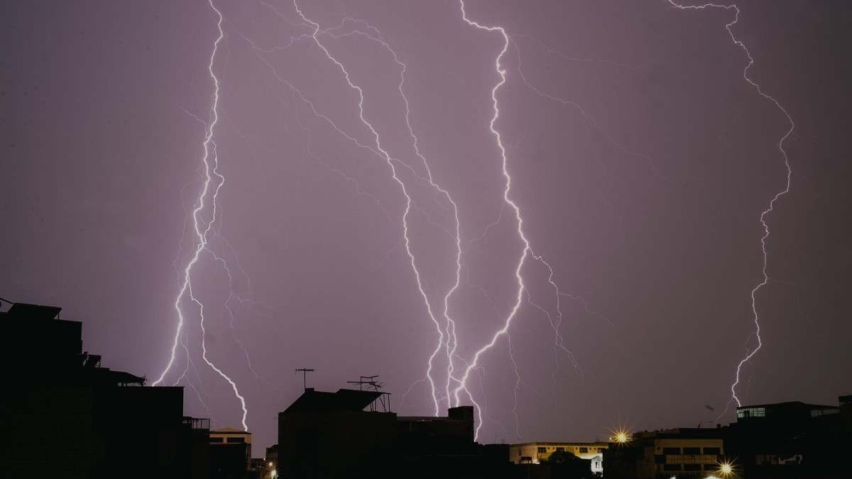 Raios e trovões: veja a explicação para a tempestade desta quarta (17)